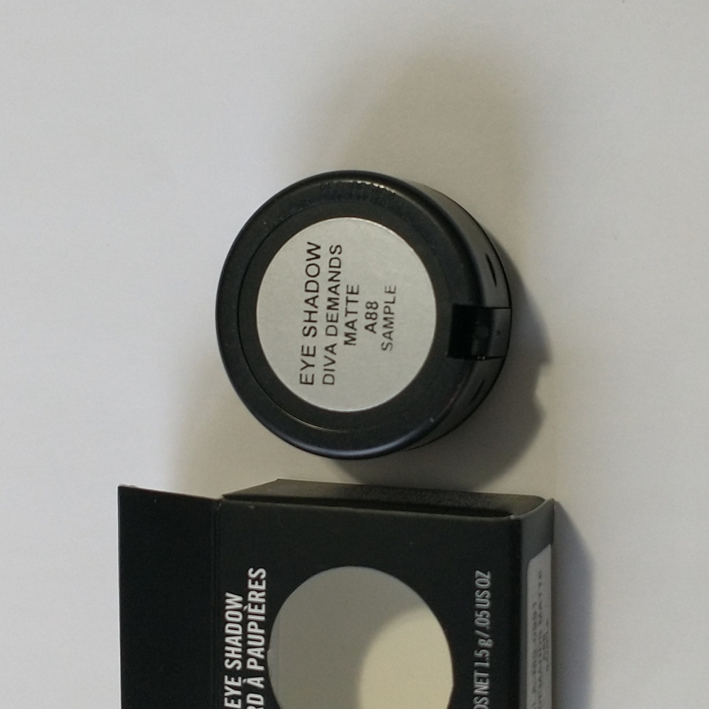 Eye Shadow - Picture 3 of 4